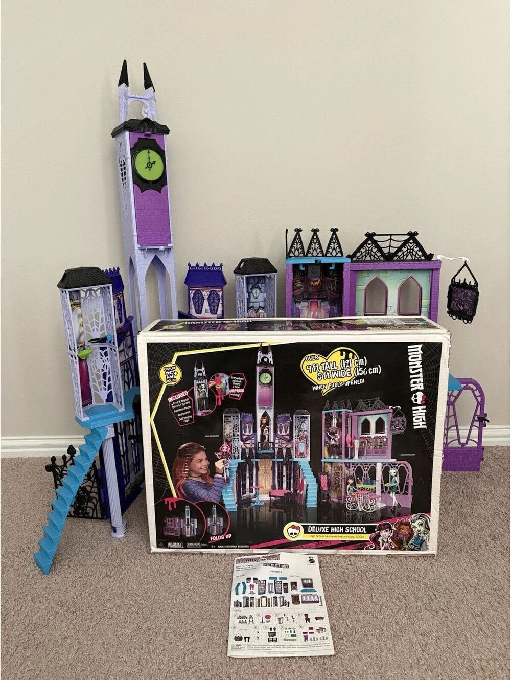 2015 Monster High Deadluxe High School Playset Haunted Doll House Castle & Box
